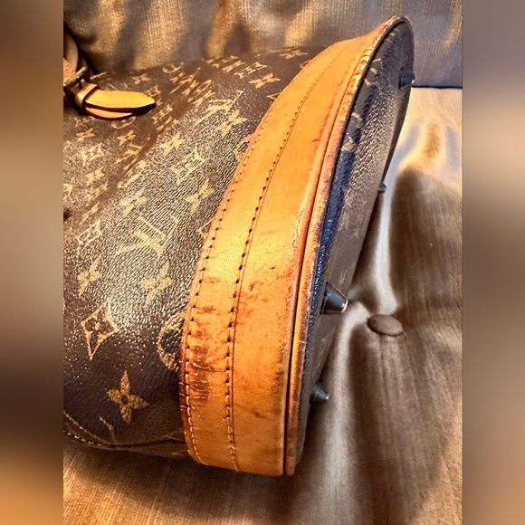 LOUIS VUITTON Bucket PM Monogram Canvas Shoulder Bag - Picture 7 of 14